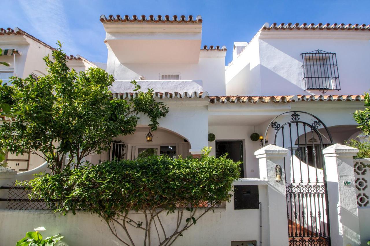 A Cozy And Elegant Townhouse Across The Beach Benagalbón Exterior foto