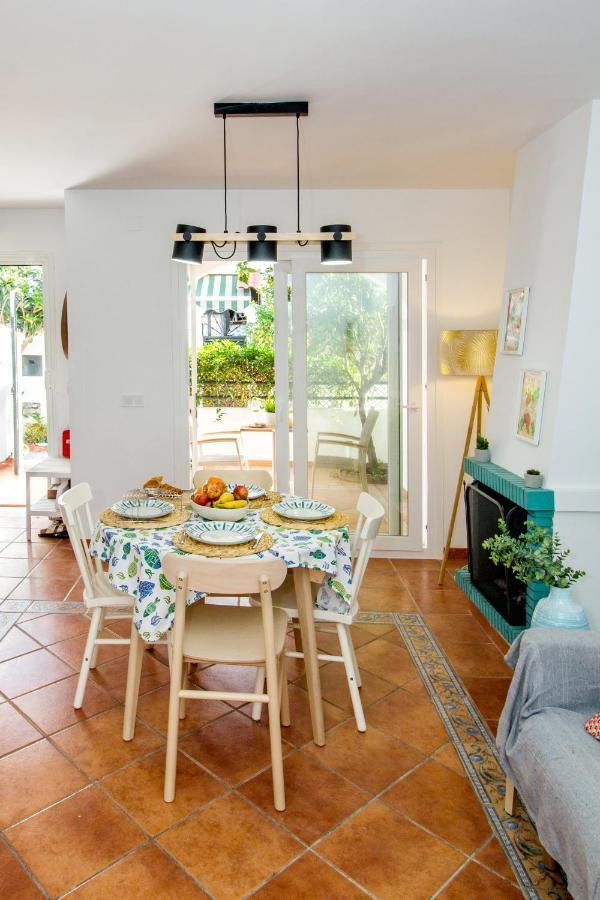 A Cozy And Elegant Townhouse Across The Beach Benagalbón Exterior foto