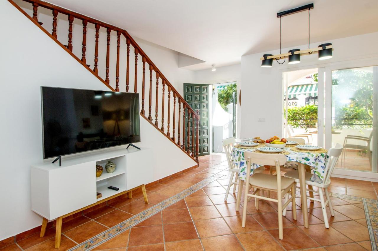 A Cozy And Elegant Townhouse Across The Beach Benagalbón Exterior foto
